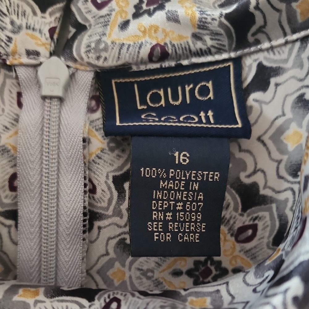Laura Scott Geometric Sleeveless Blouse - Blue and Cream - Picture 2 of 5